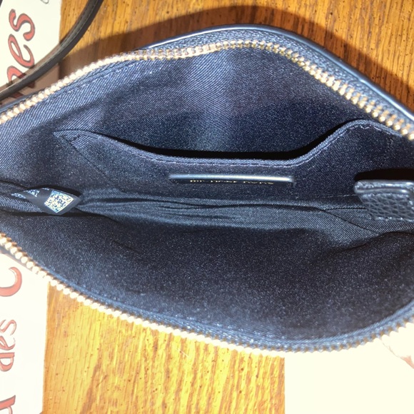 Michael Kors Jet Set Medium Leather Convertible Wristlet Clutch - NWT MSRP $80 - Picture 4 of 6